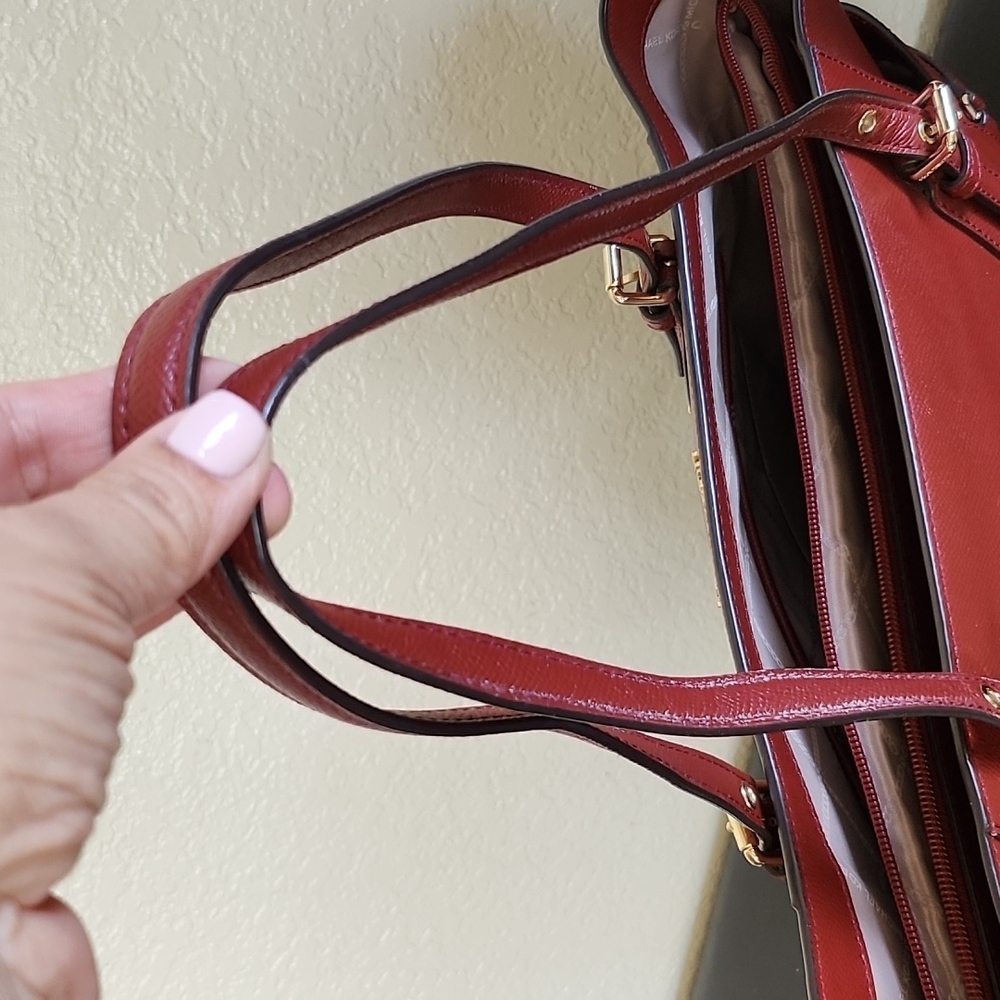 MICHAEK KORS BURGANDY TOTE BAG - Picture 14 of 14